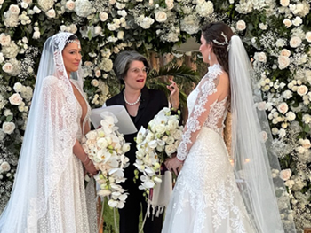 image of Elizabeth Schwartz officiating a wedding